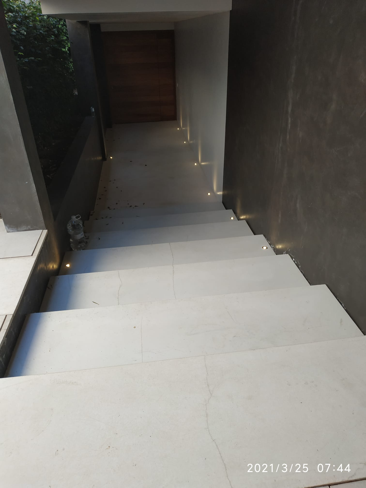 luces_decorativas_en_escalera_de_paso